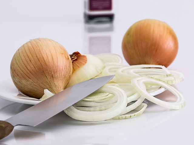Does cutting onions bring tears to your eyes?